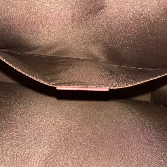 Authent Gucci Bloom Toiletry 26 EUC - Picture 3 of 10